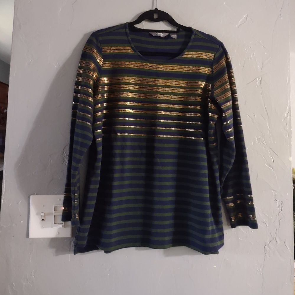 Martha Stewart shirt for women L is a must-have for any bohemian or classic